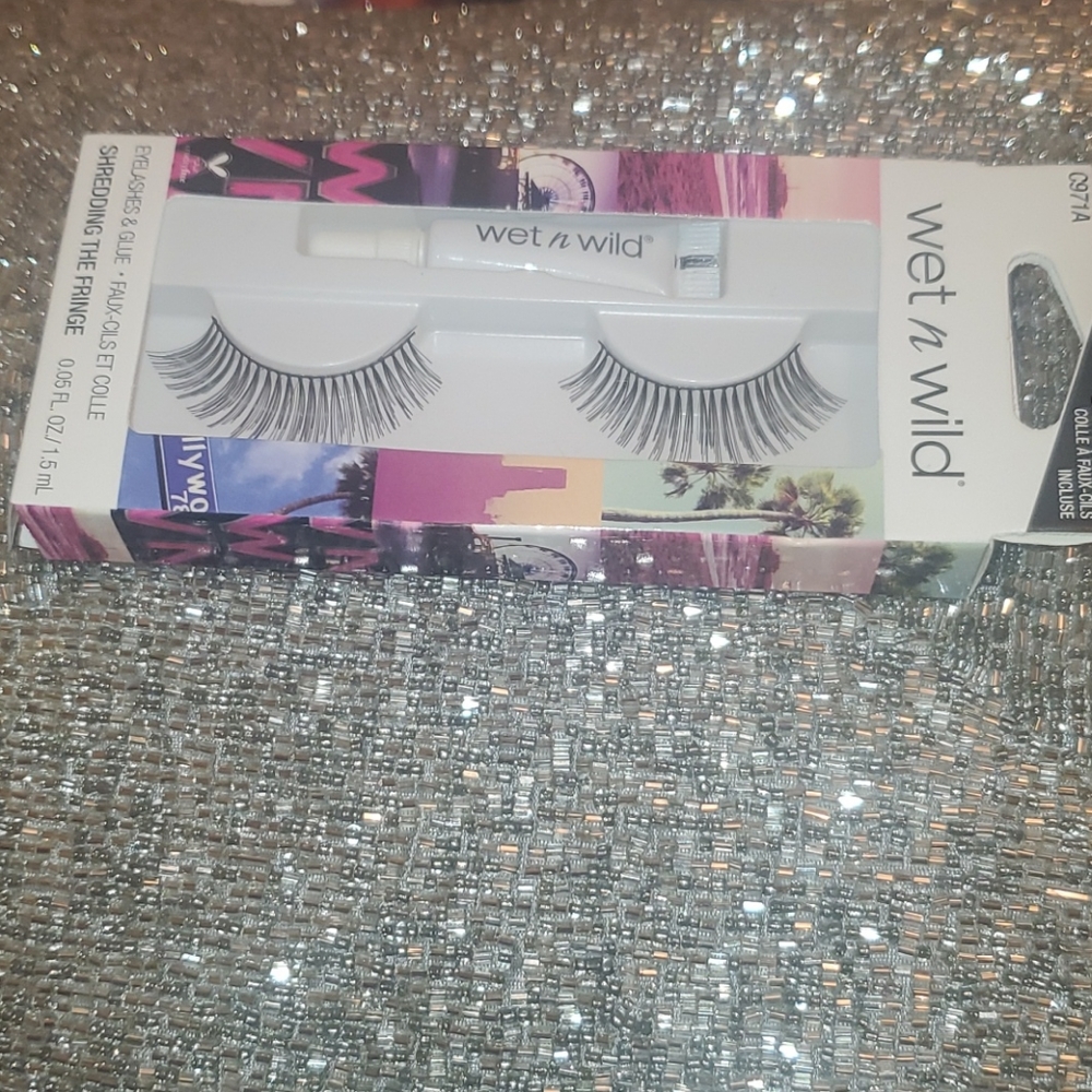 Wet and wild lashes brand new still In box…#2